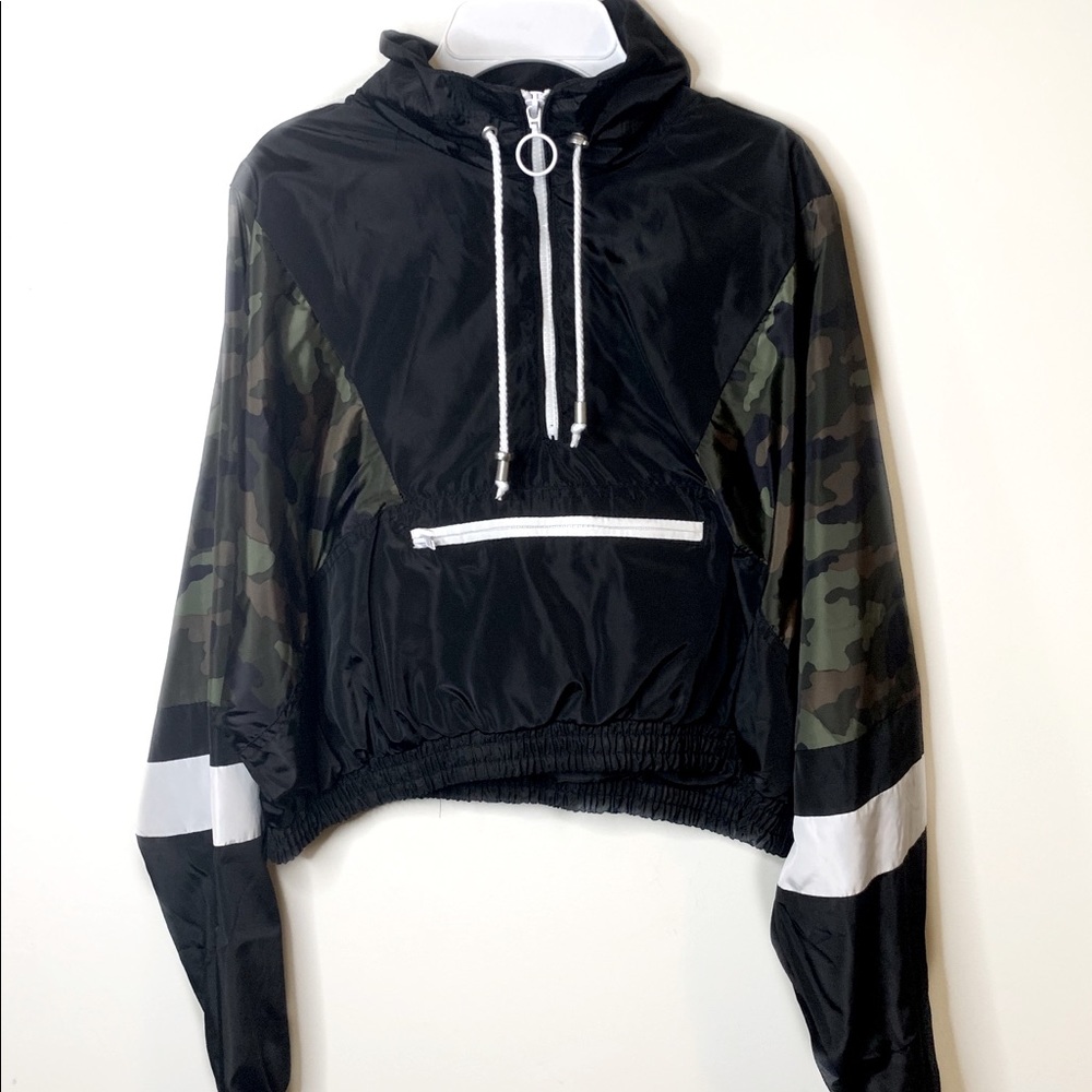BLACK AND CAMO CROPPED RAIN JACKET